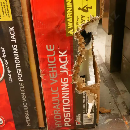 hydraulic vehicle positioning jack