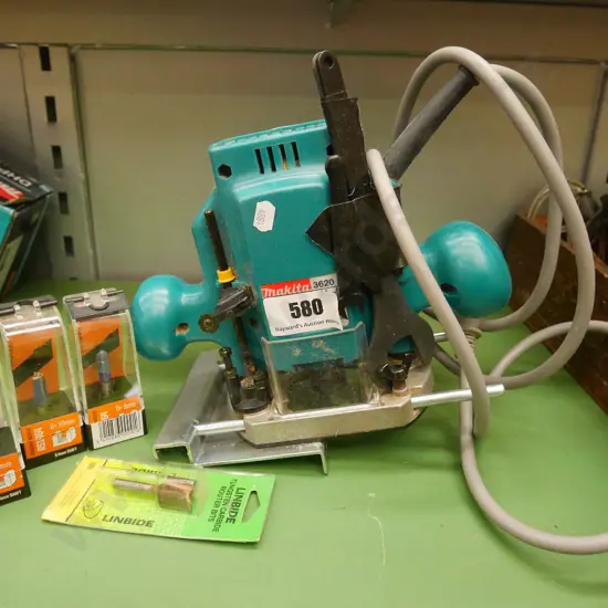 Makita plunge router, router bits