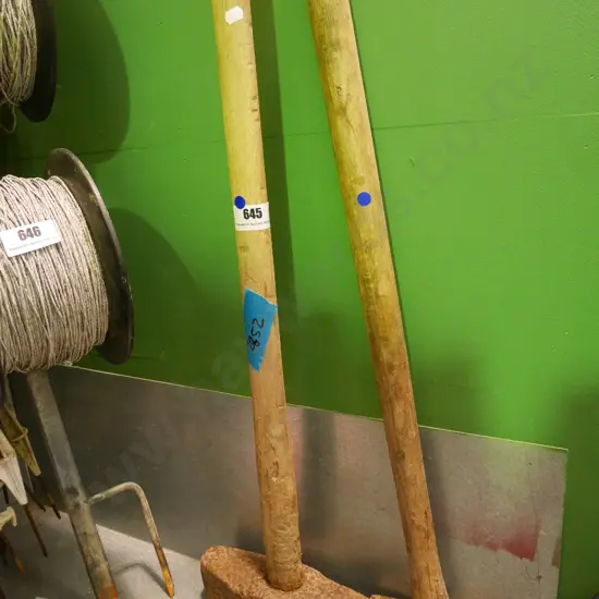 2x rusty sledge hammers