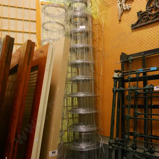 2 rolls of wire mesh
