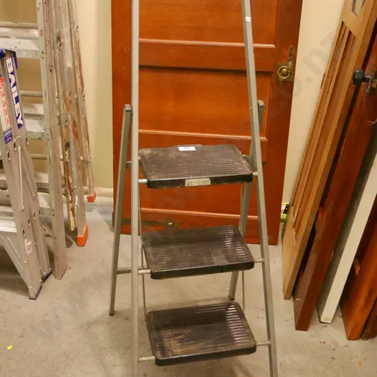 3 step painter's ladder