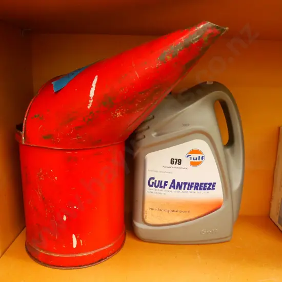 container of anti-freezer, large oil pourer