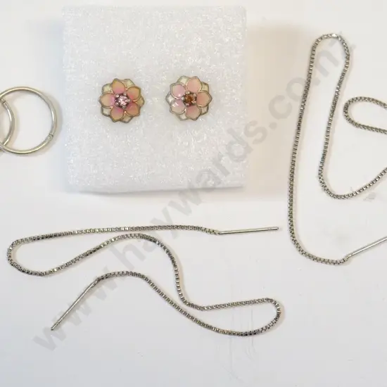 3 pairs of asstd earrings