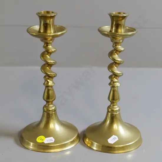 pair of brass barley twist candlesticks H-220 Diameter 100 at base
