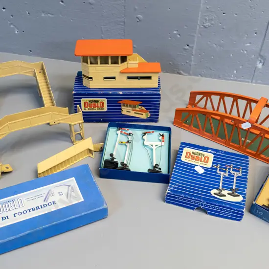 assorted model railway items - Hornby Dublo boxed alloy signal cabin, signals, overbridges, platforms, etc.