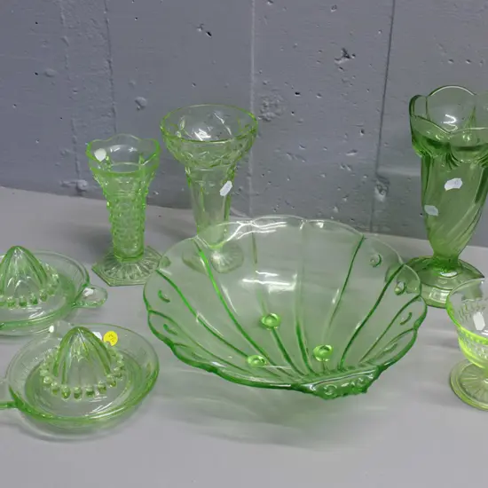 7 pieces green depression glass - 3 vases, 2 lemon squeezers, sweet dish, salad bowl D-250