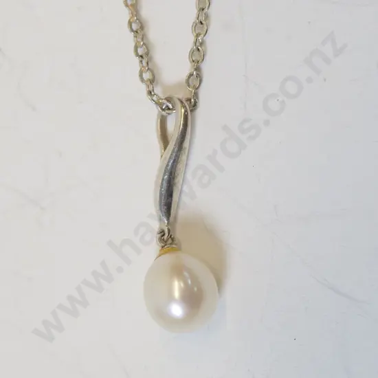 silver & pearl necklace stamped 925