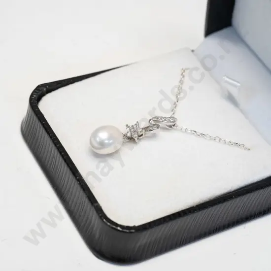 pearl drop necklace