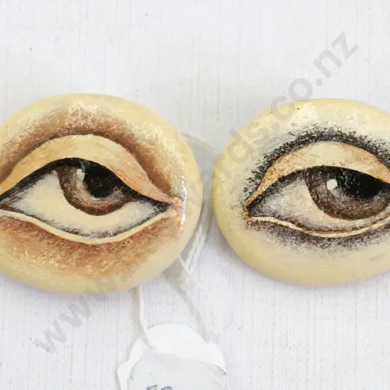 2x Donna Demente eye brooches Each H-33