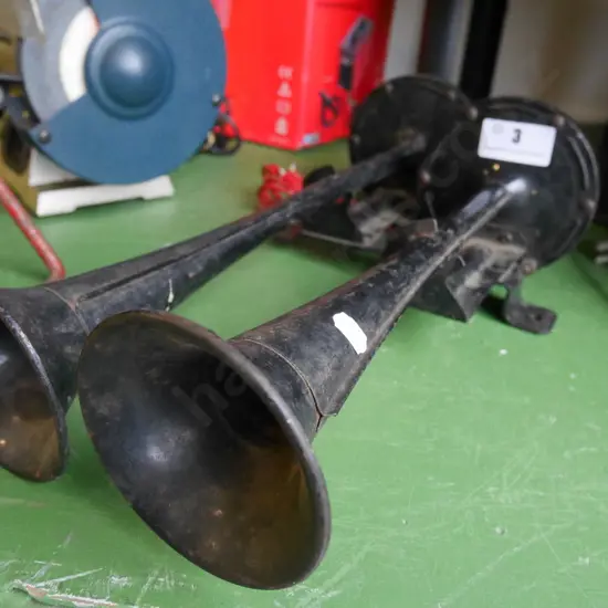 pair of truck horns