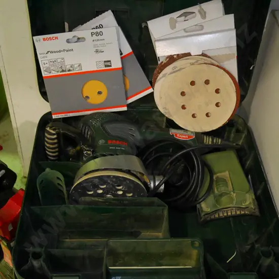 Bosch orbital sander with additional sandpaper discs