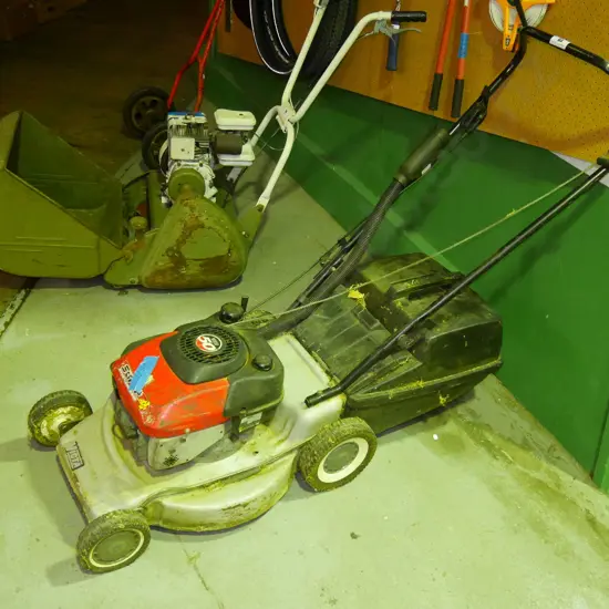 4 stroke motor mower - as is, no returns