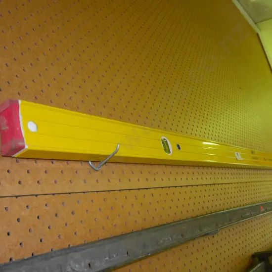 183cm builder's level