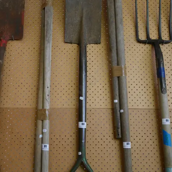 metal handled gardener's spade