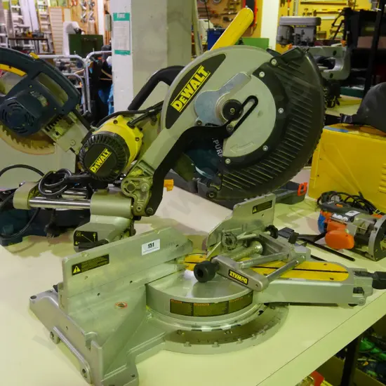 DeWalt compound mitre saw