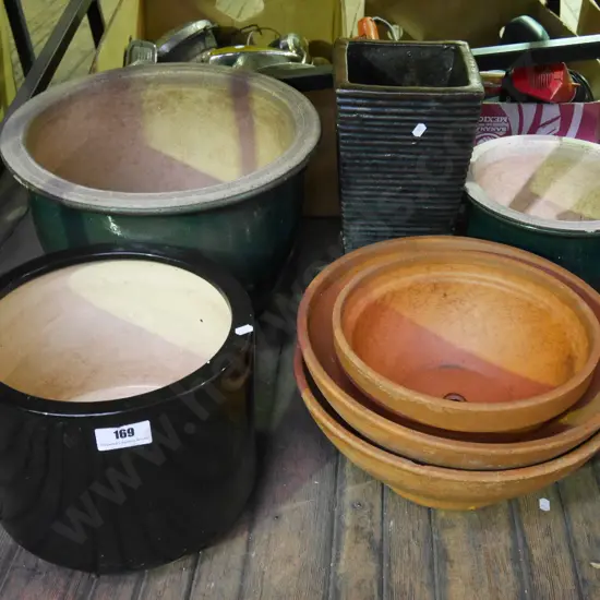 4  glazed garden planters, 3 terracotta planters