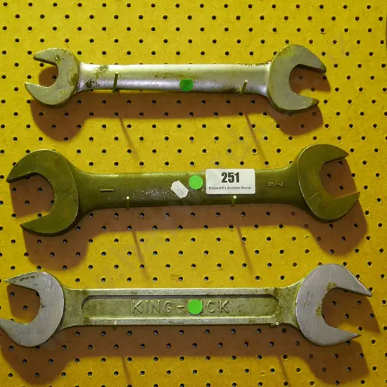 3 large spanners - green dots