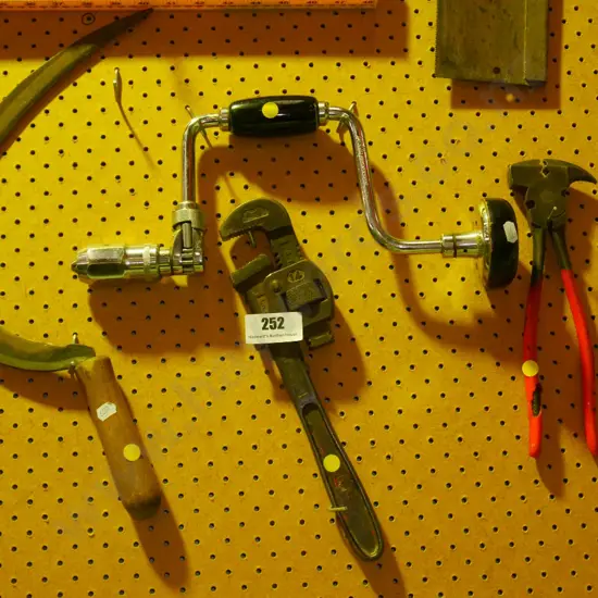 sickle, stilson, brace, nail puller - yellow dots