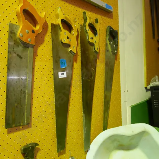 4 hand planes - black dots