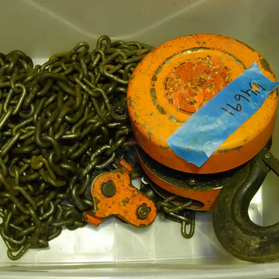 endless chain, plastic crate