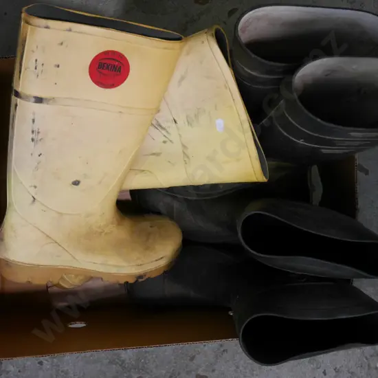 box; 3 pairs of gumboots UK size 8
