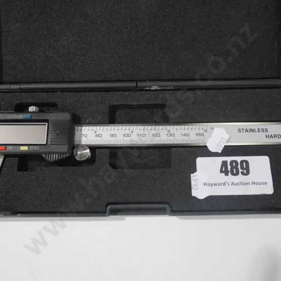 cased digital vernier calipers
