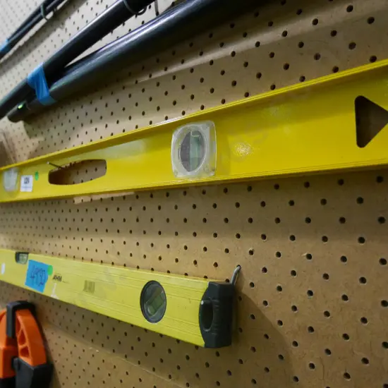 2 builders level - green dots