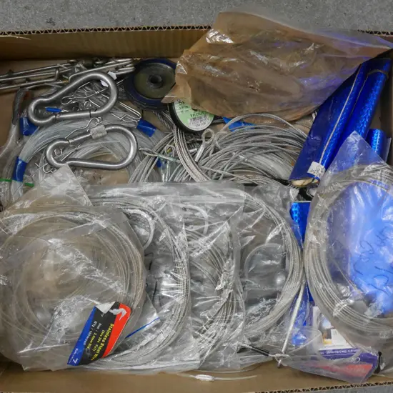 box; heavy duty steel fishing tracers, carabiners etc