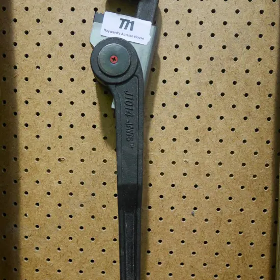 Jaws plumbers easy grip wrench