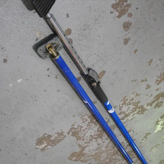 2 telescopic gib holders