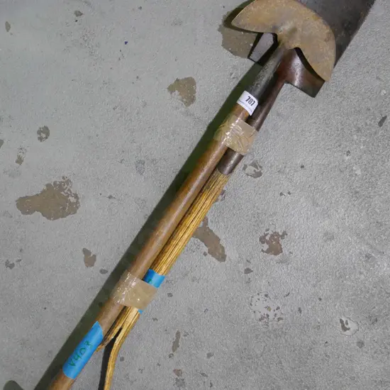 garden edger, small wooden handled spade