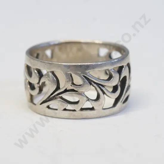 silver ring stamped 925