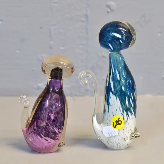 2 small Hokitika art glass cat figures - taller is H-130