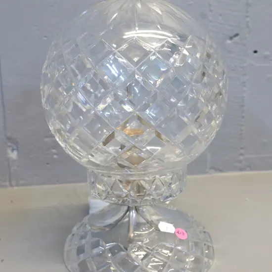 cut crystal table lamp with globe shaped shade H-290