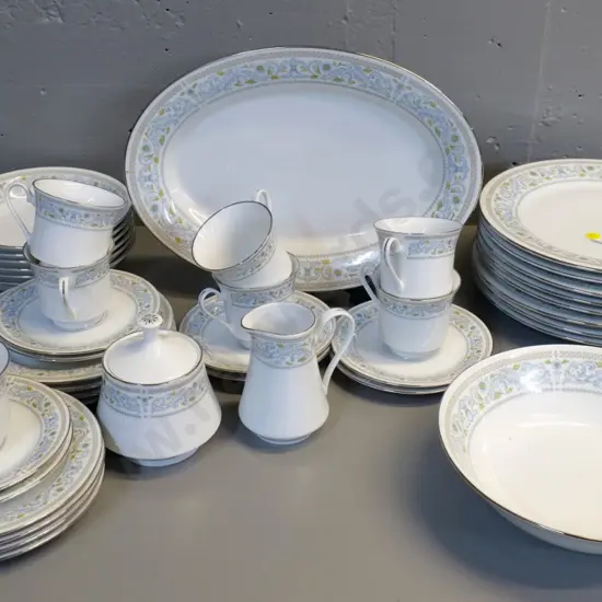 8 place Crown Ming china table setting, missing 2 bowls & one cup