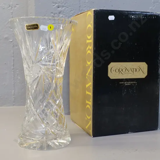Coronation English cut crystal vase -  case in original box - H-300 D-165 at top