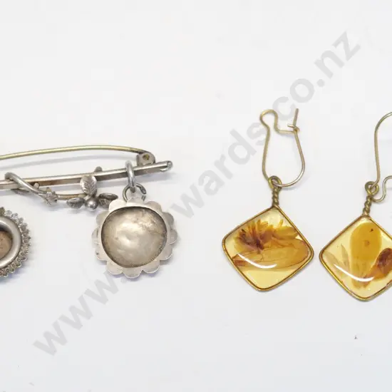 silver bar brooch & pair of earrings with wings