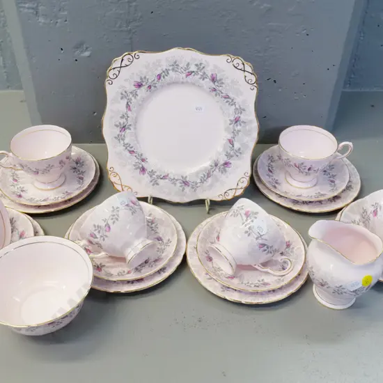 Tuscan 'Fashion Rose' 21 piece tea set