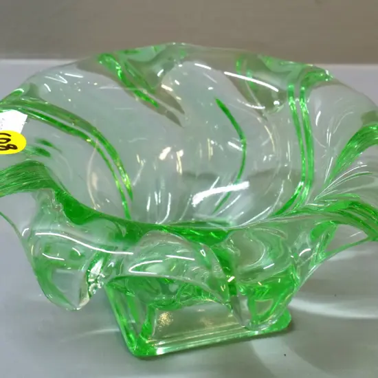 small green uranium glass posie vase H-80 D-150