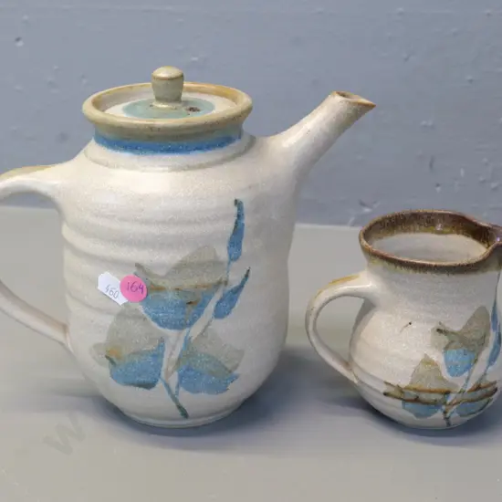 Beryl Jowett Otago studio pottery teapot H-190 and jug