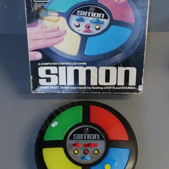Milton Bradley Simon game with original box - not tested