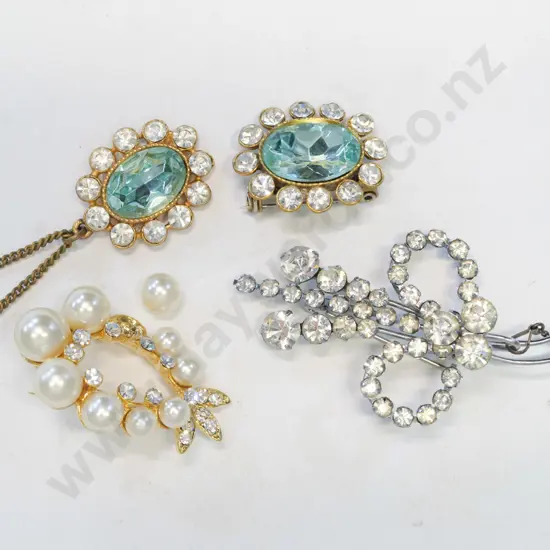 costume necklace/ brooch set & 2 costume booches