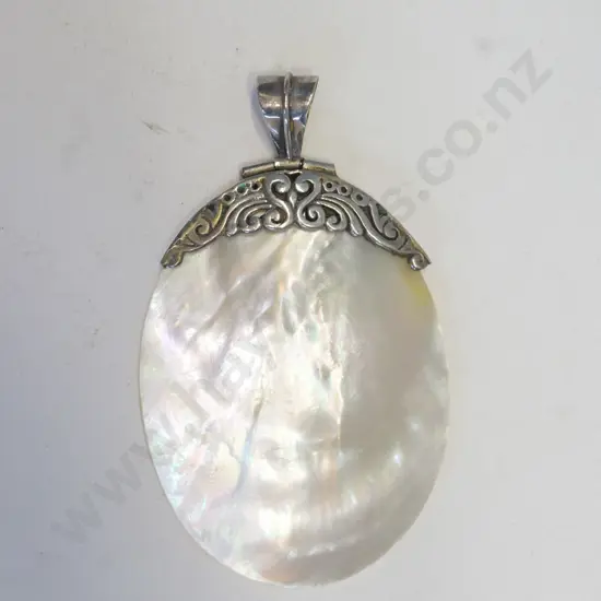 large mother of pearl sillver pendant stamped 925 no chain