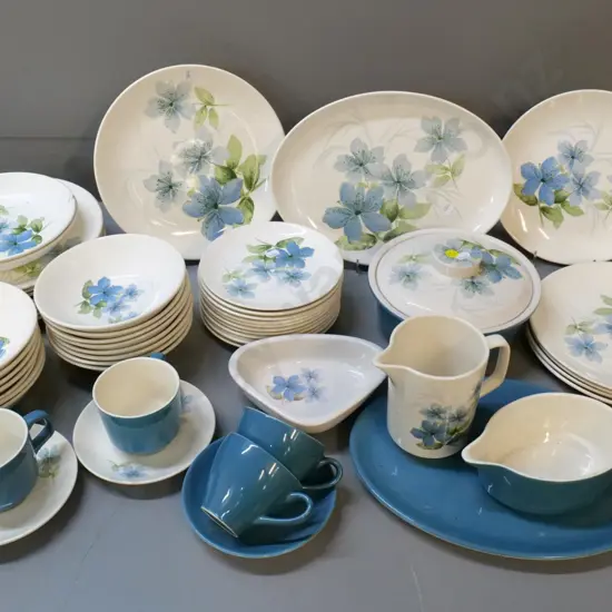 assorted Crown Lynn Sapphire dinnerware incl. lidded casserole