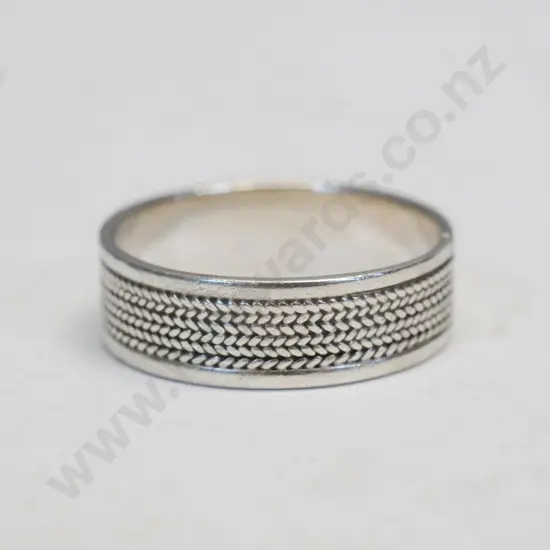 silver ring stamped 925
