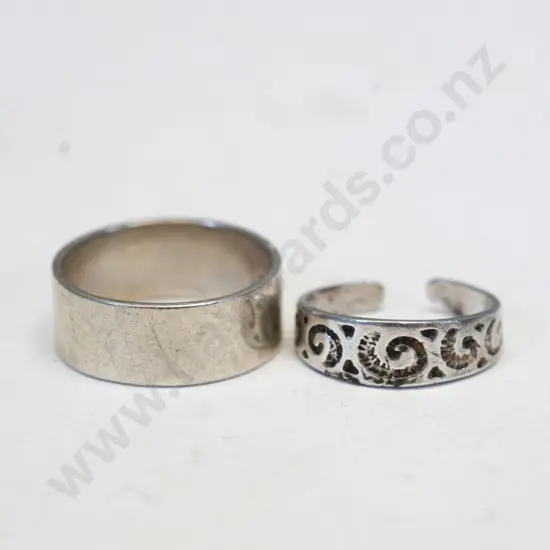 2 silver rings stamped 925