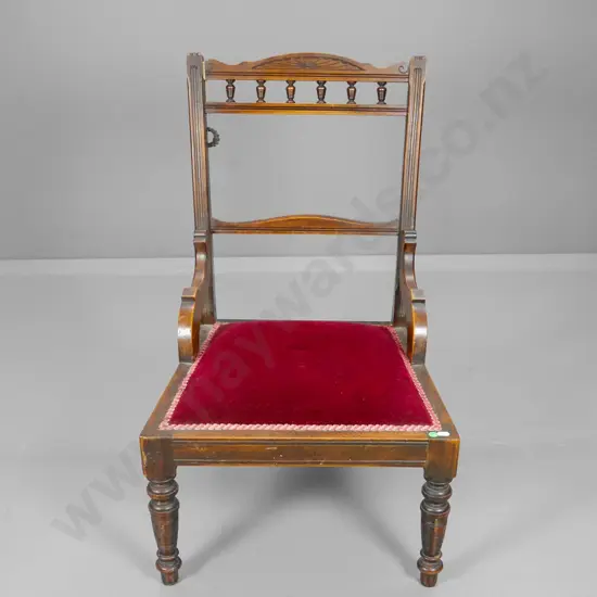 Edwardian mahogany nursing chair w/spindle back - missing casters, collars included, chip to one spindle H770 W480 D480