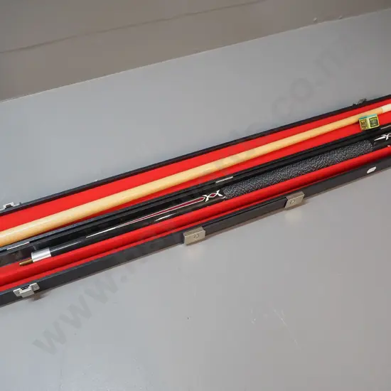 Minnesota Fats billiards cue in hard case - case L-850