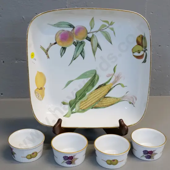Royal Worcester Evesham square baking dish 270 x 270 (some rubbing to gilt) and 4 ramekins