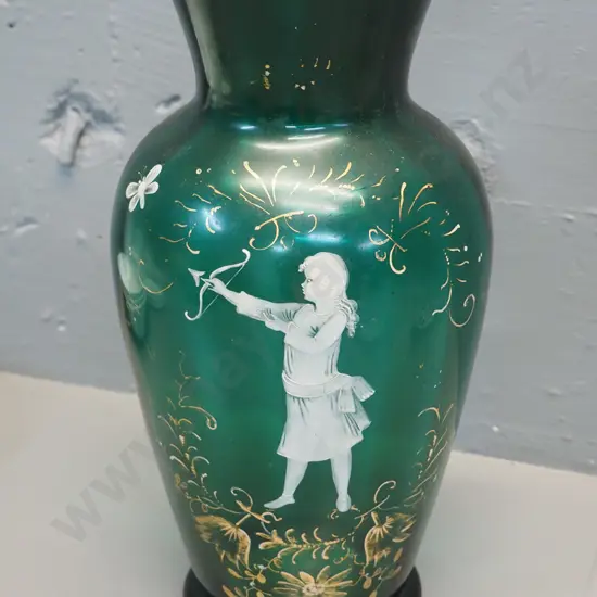 large green glass Mary Gregory style vase - wear to gold decoration H-340